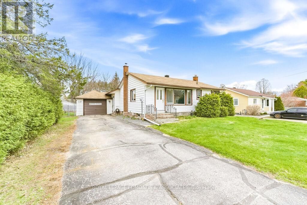 Property Photo:  1211 Zadow Street  ON K8A 6W8 