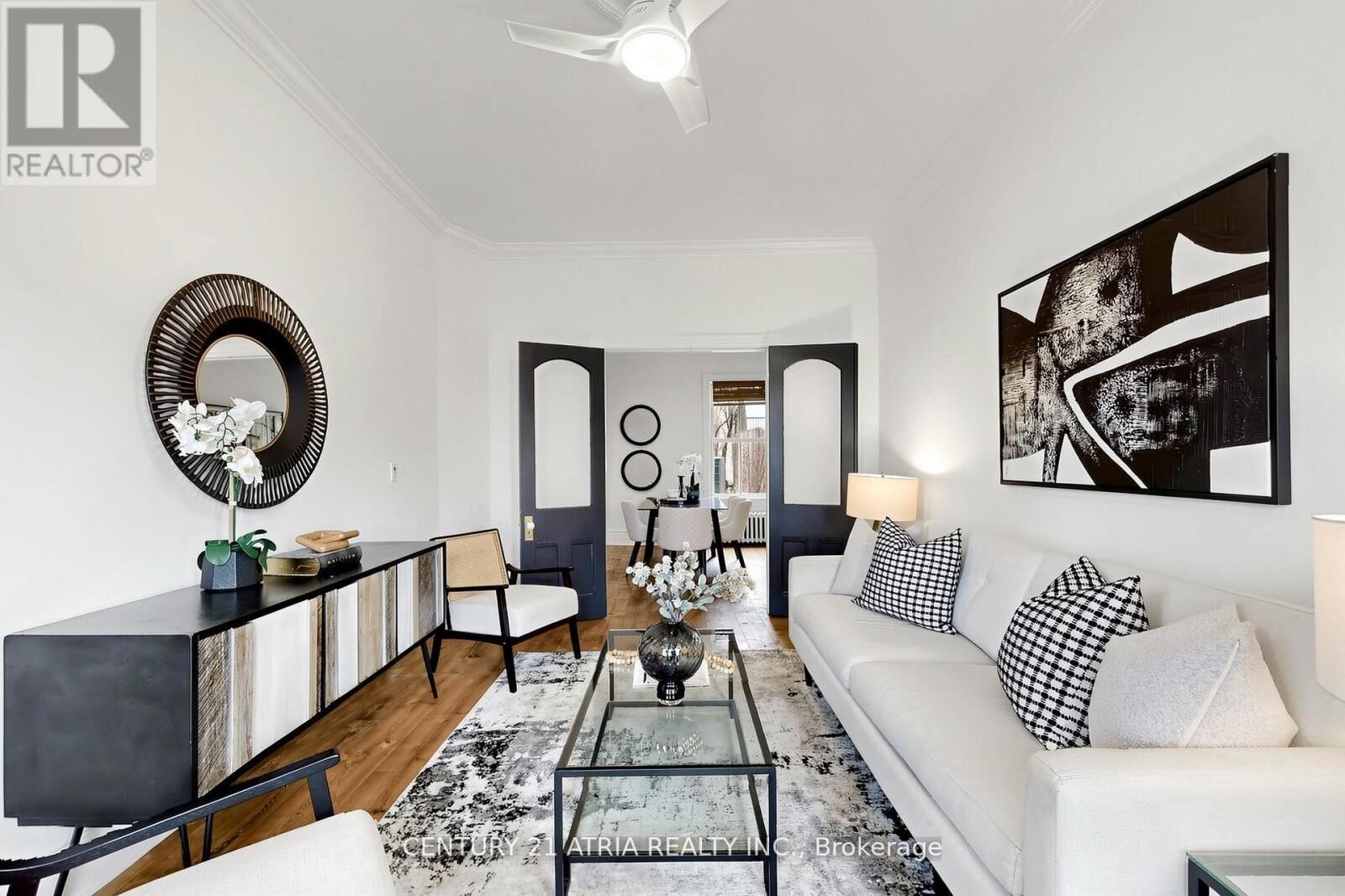 Property Photo:  106 Oxford Street  ON M5T 1P3 