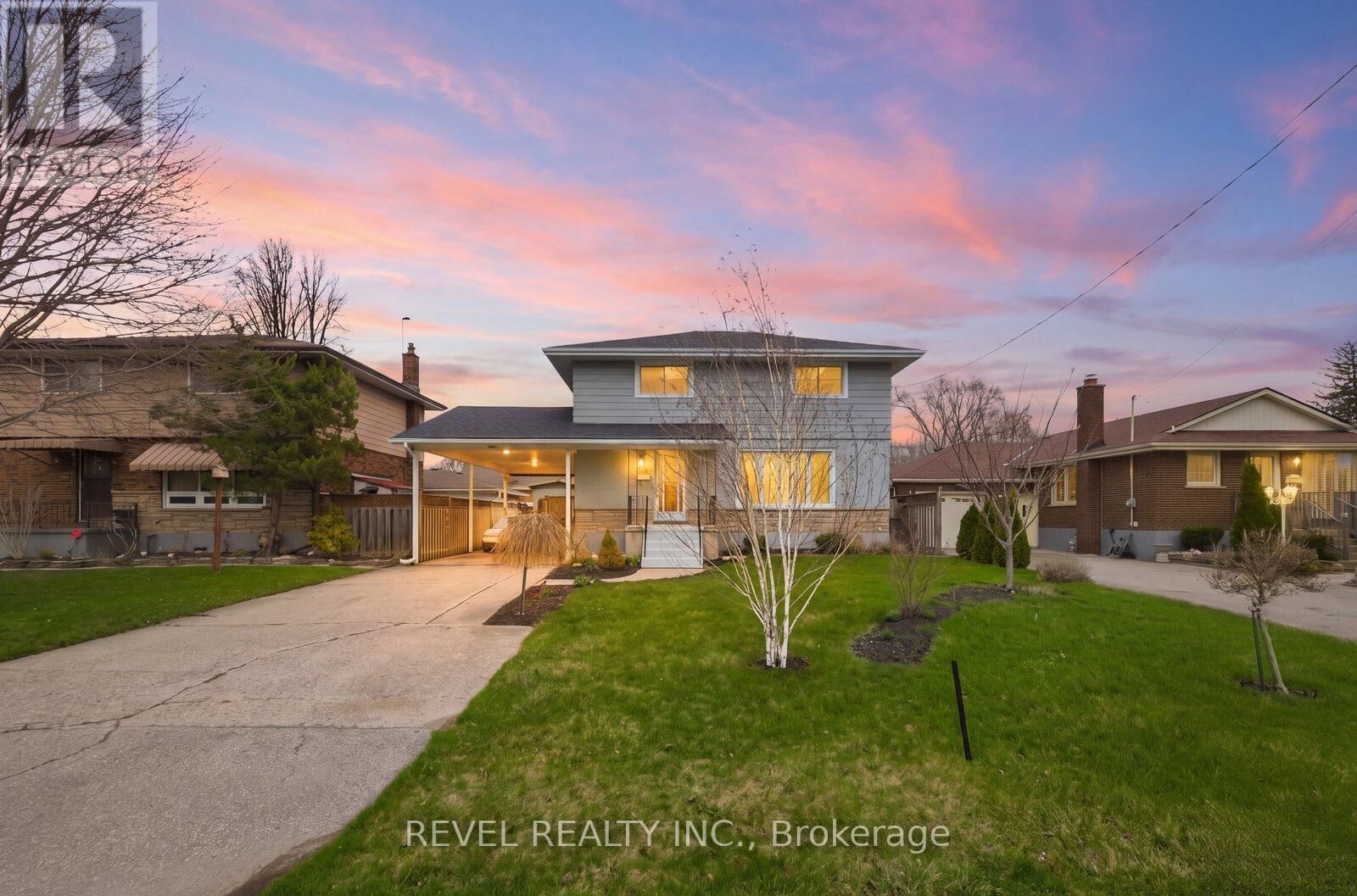 Property Photo:  22 Paris Road  ON N3R 1H7 