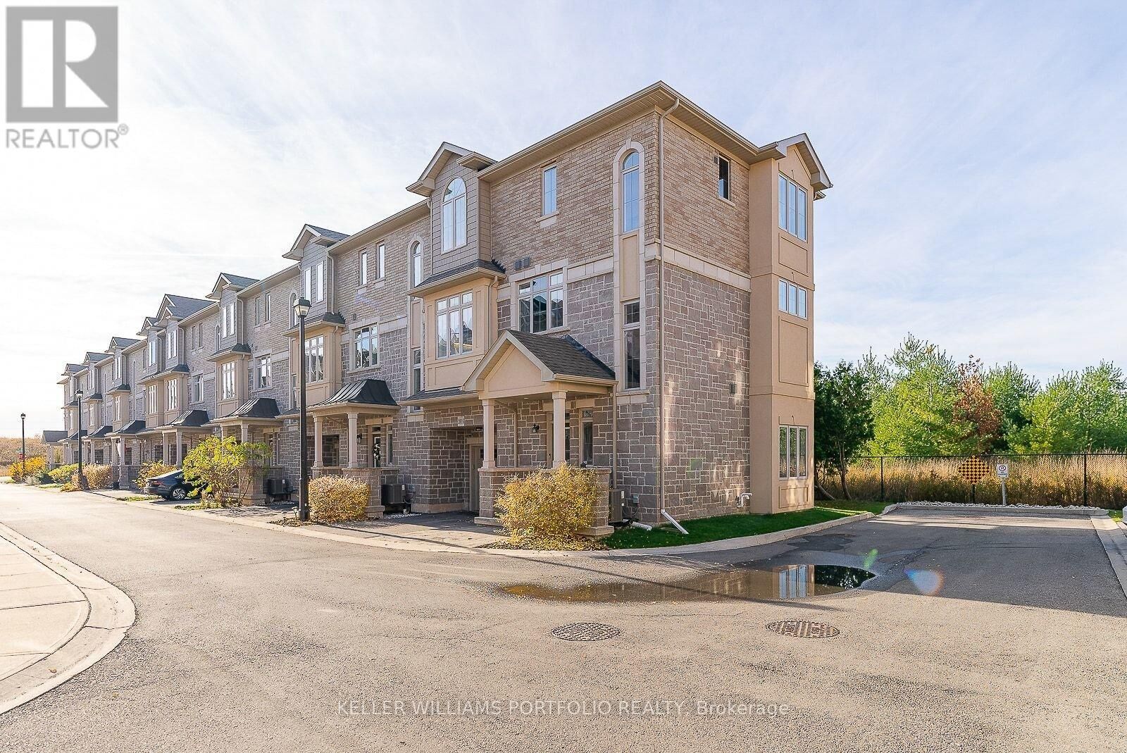 Property Photo:  2016 Deerview Common  ON L6M 0Y2 