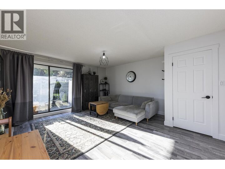 Property Photo:  3132 Lonsdale Avenue  BC V7N 3J8 