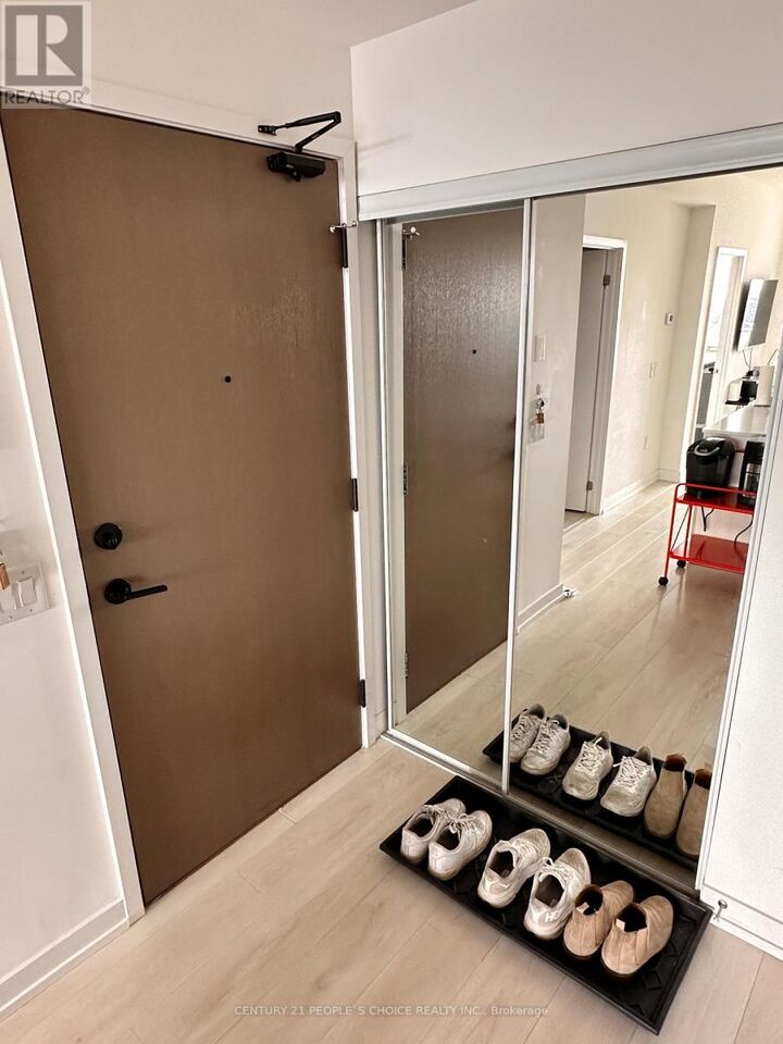 Property Photo:  225 Sumach Street North 1704  ON M5A 0P8 