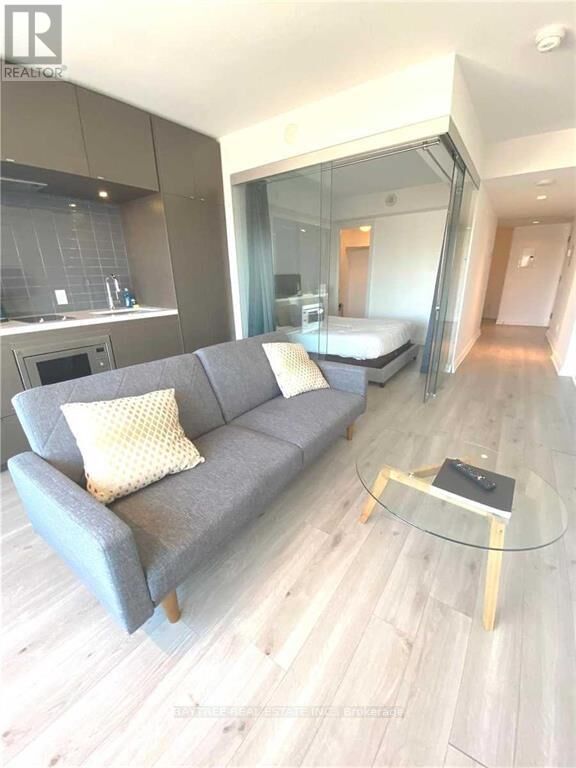 Property Photo:  155 Yorkville Avenue 620  ON M5R 0B4 