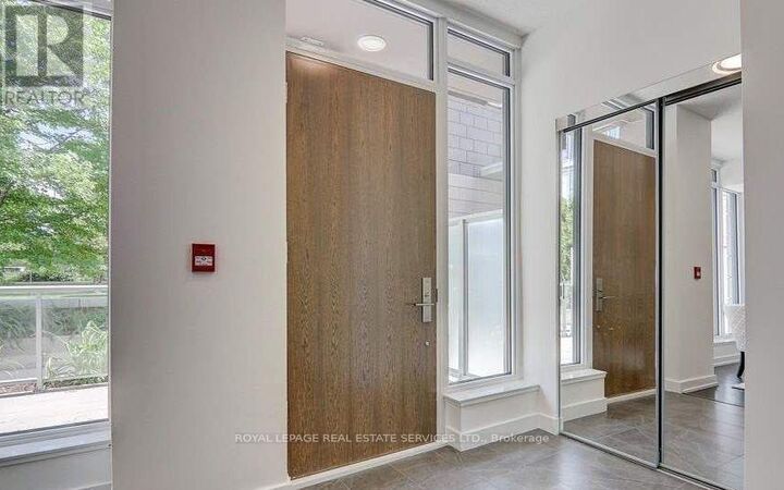 Property Photo:  121 McMahon Drive Th7  ON M2K 0C2 