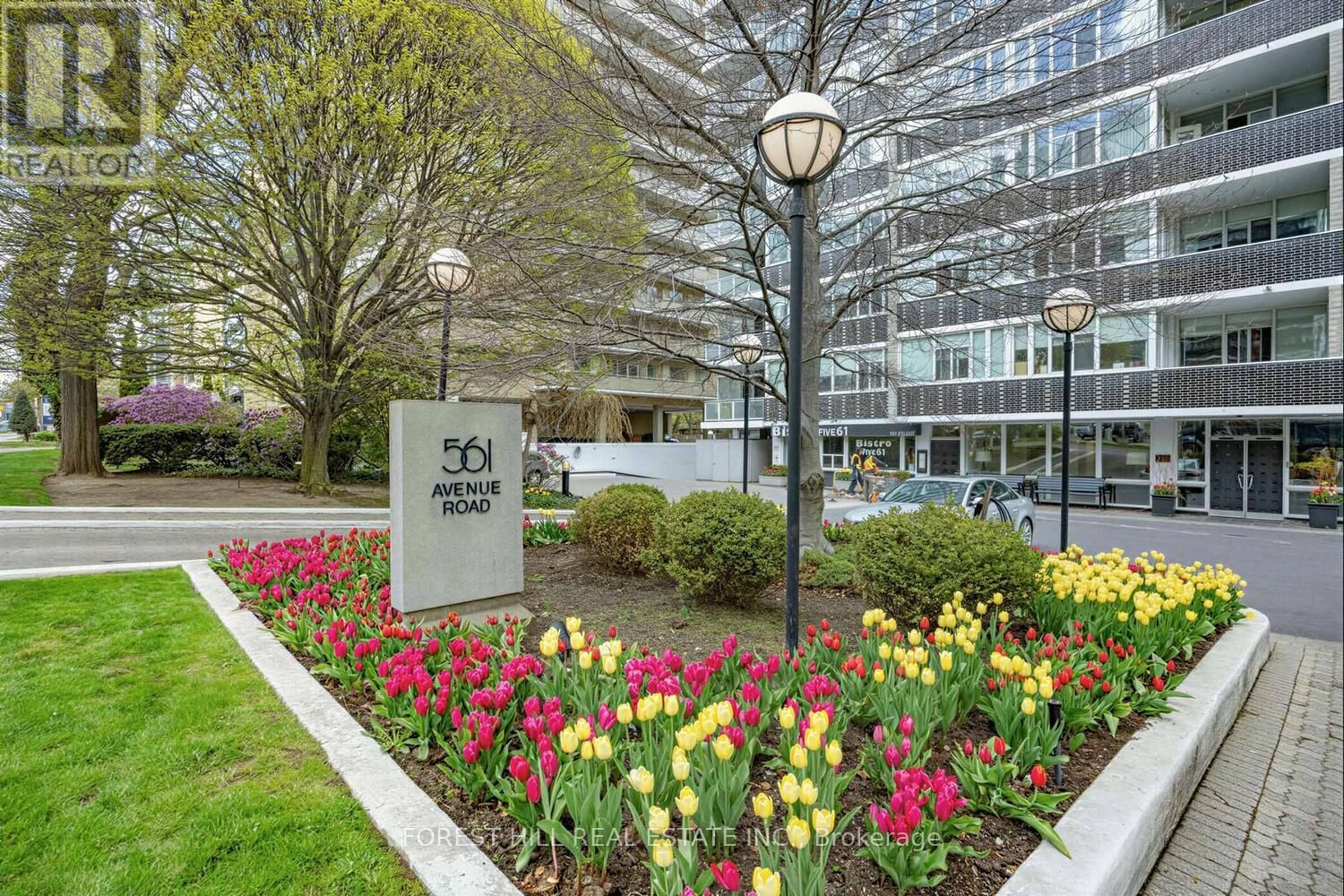 Property Photo:  561 Avenue Road 803-4  ON M4V 2J8 