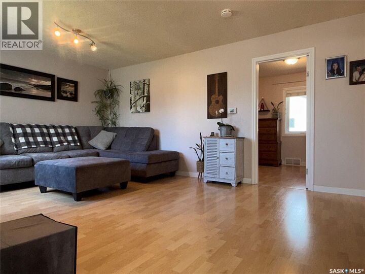 Property Photo:  278 8th Avenue E  SK S0A 2P0 