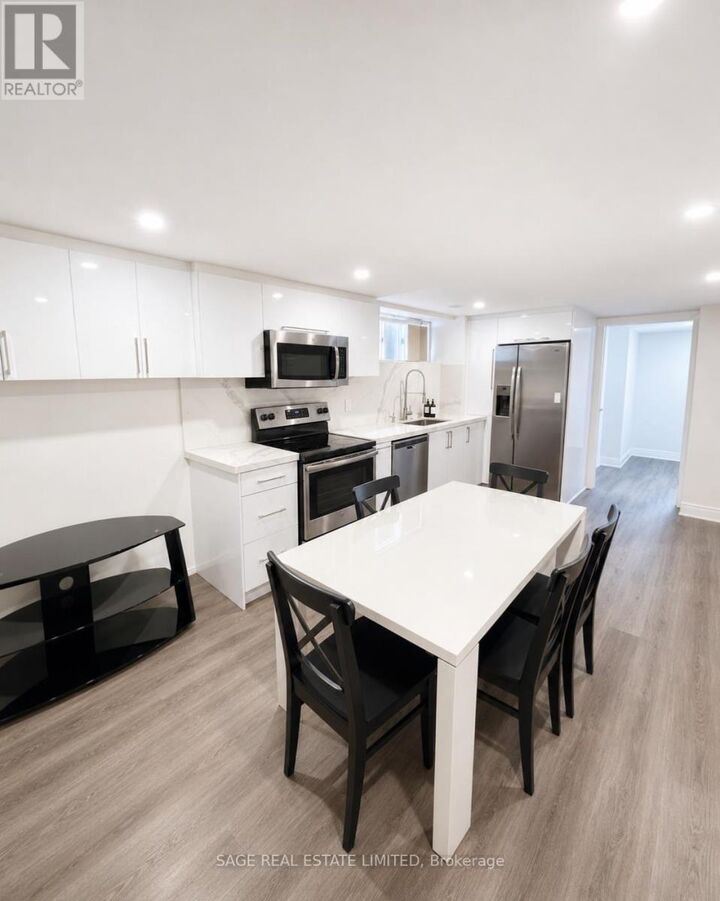Property Photo:  230 Lawrence Avenue West  ON M4R 2J3 