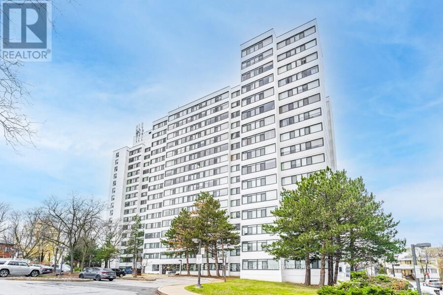 Property Photo:  3000 Bathurst Street 706  ON M6B 3B4 