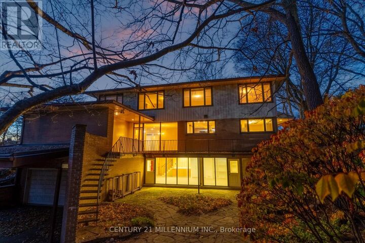 Property Photo:  200 Main Street South  ON L6W 2E2 
