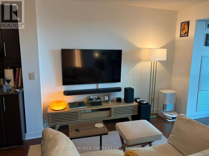 Property Photo:  33 Bay Street 1307  ON M5J 2Z3 