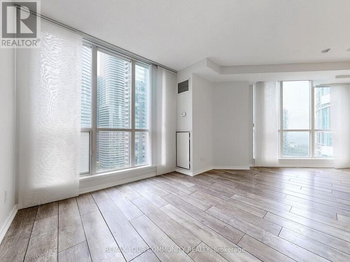 Property Photo:  208 Queens Quay West Street 2212  ON M5J 2Y5 