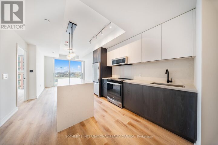 Property Photo:  5 York Garden Way 1701  ON M6A 2V1 