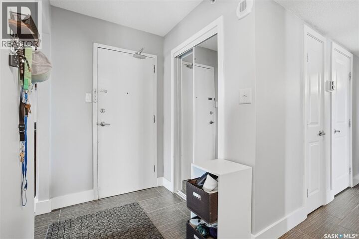 Property Photo:  302 320 5th Avenue N  SK S7K 2P5 