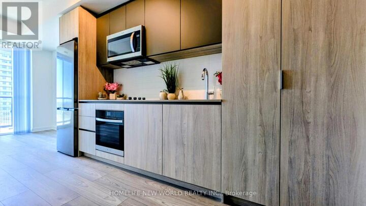 Property Photo: 5858 Yonge Street 2711 ON M2M 0C6