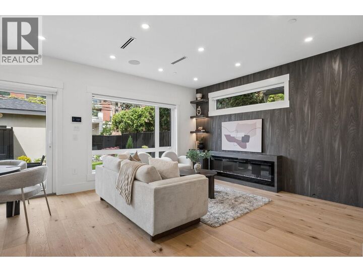 Property Photo:  4549 West 11th Avenue 2  BC V6R 2M5 