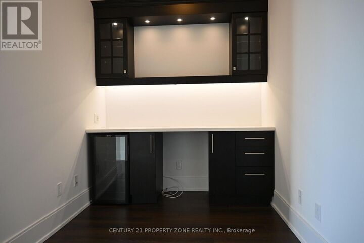 Property Photo:  15 Viking Lane 3405  ON M9B 0A4 