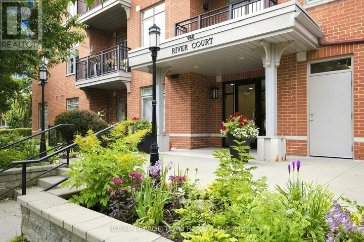 Property Photo: 950 Marguerite Avenue 212 ON K1K 3T8