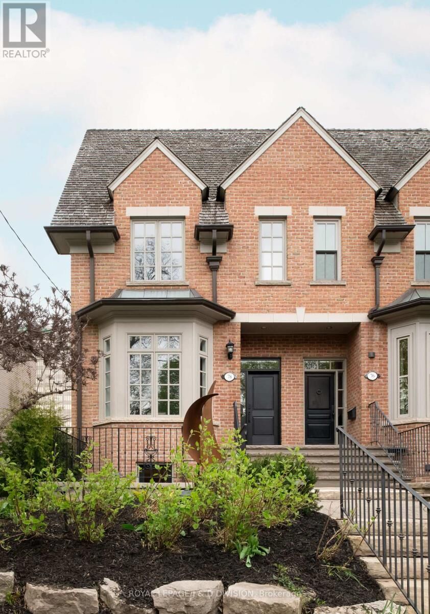 Property Photo:  78 Balmoral Avenue  ON M4V 1J4 
