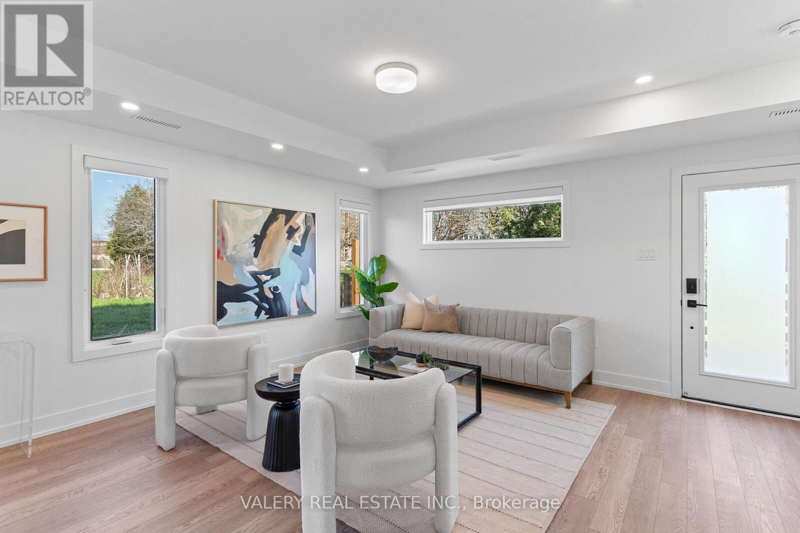Property Photo:  15 Acorn Avenue Unit 5  ON M9B 3P7 