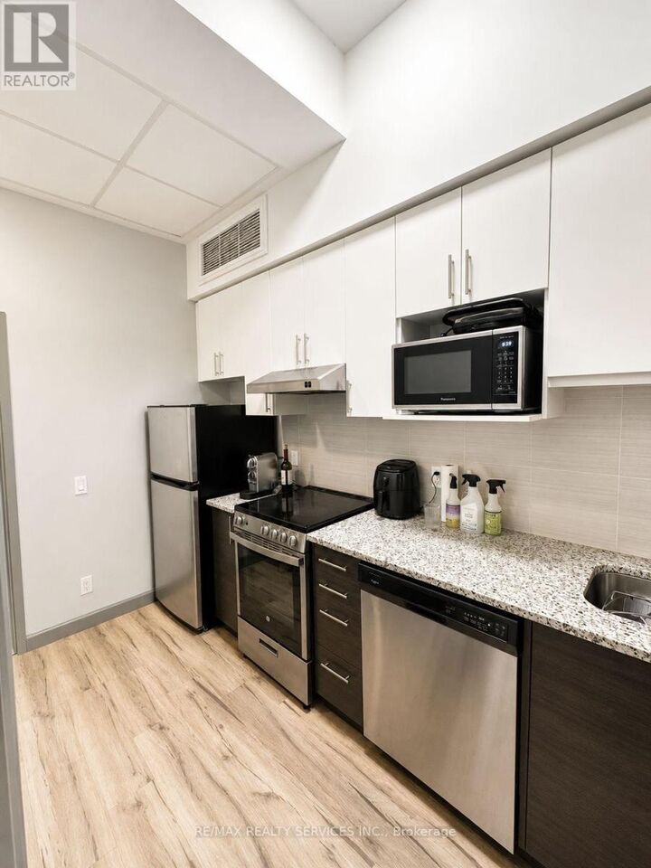 Property Photo:  77 Leland Street 116  ON L8S 3A1 