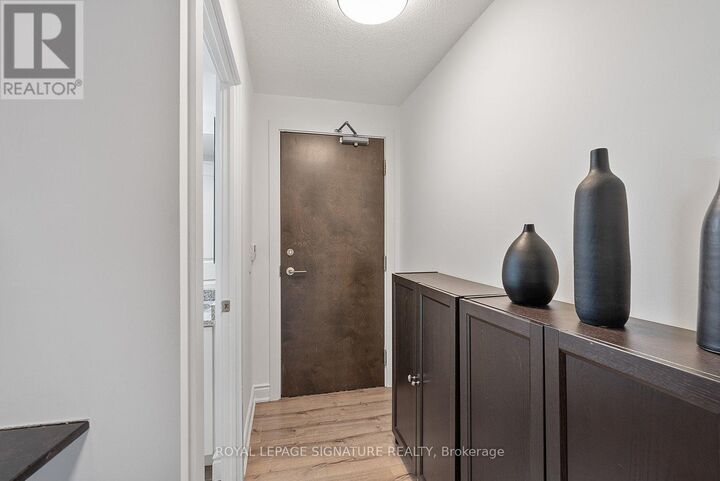 Property Photo:  50 Lynn Williams Street 614  ON M6K 3R9 