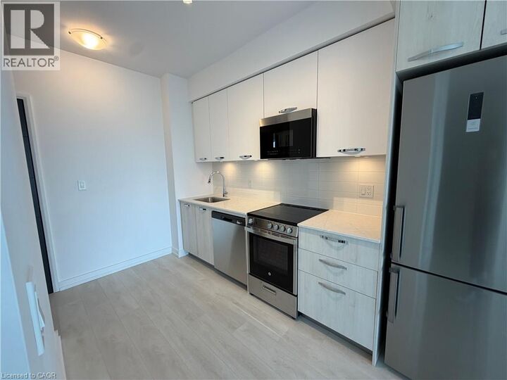 Property Photo:  75 James Street South 1805  ON L8P 2Y9 