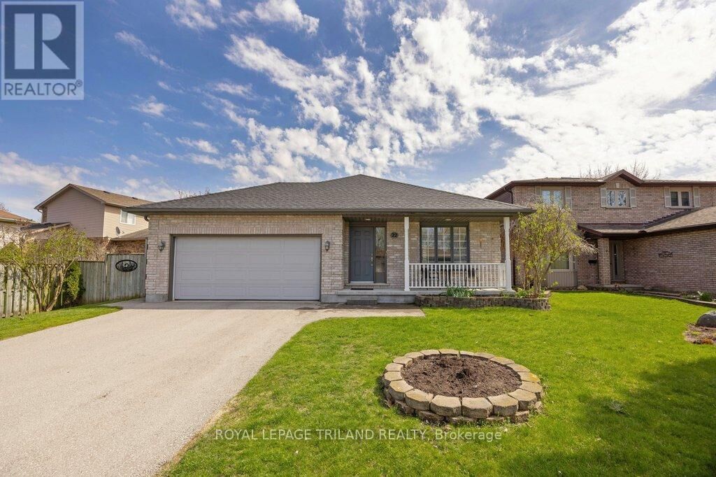 Property Photo:  22 Stoneycreek Crescent  ON N5X 3X4 