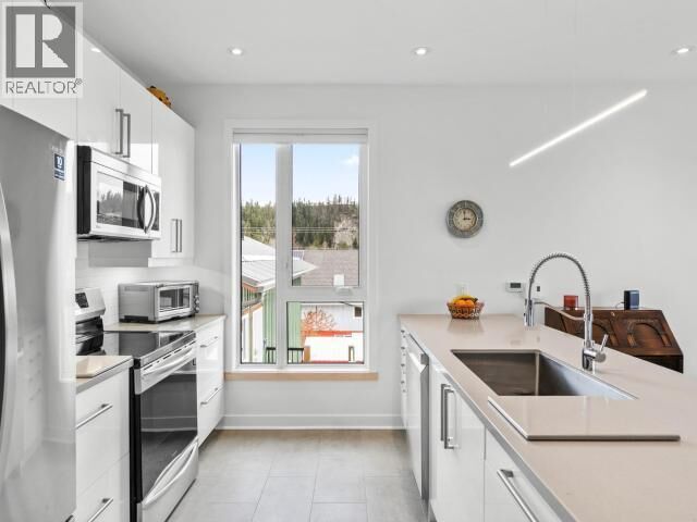 Property Photo:  203-508 Wood Street  YT Y1A 2G1 