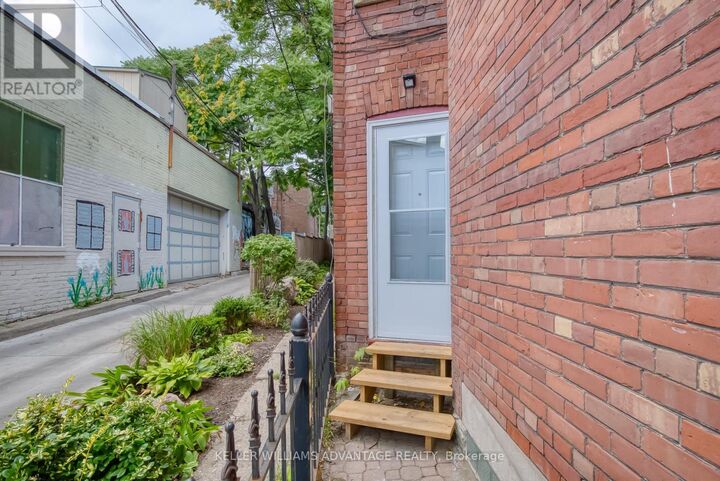 Property Photo:  254A Carlton Street  ON M5A 2L4 