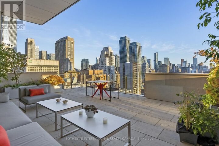 Property Photo:  155 Cumberland Street 1700  ON M5R 1A2 