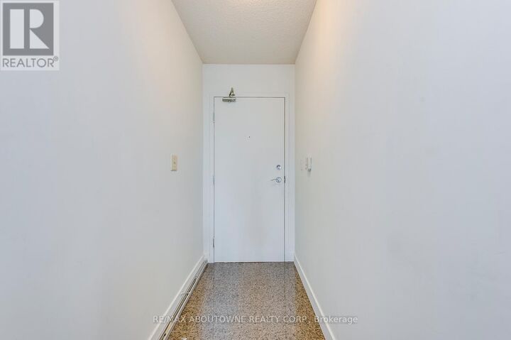 Property Photo:  397 Front Street 1907  ON M5V 3G1 