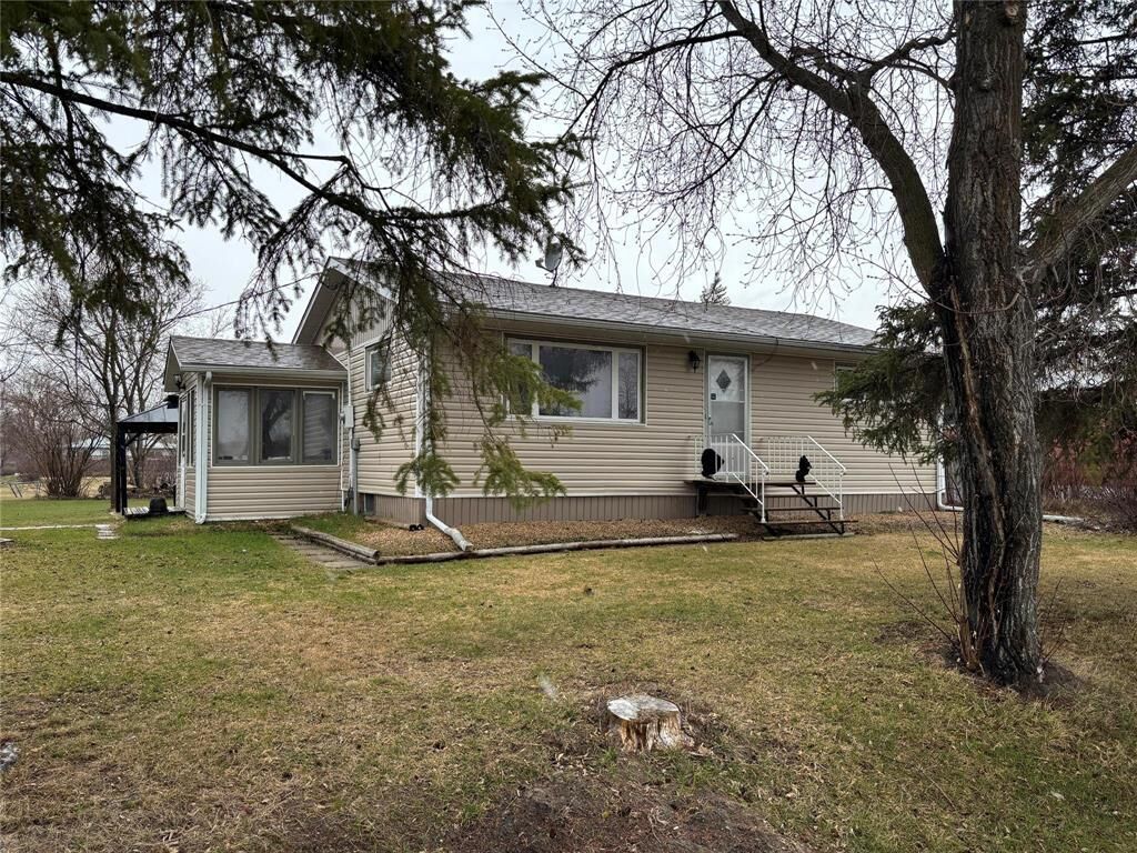 Property Photo:  4 Basaraba Bay  MB R0C 0Z0 