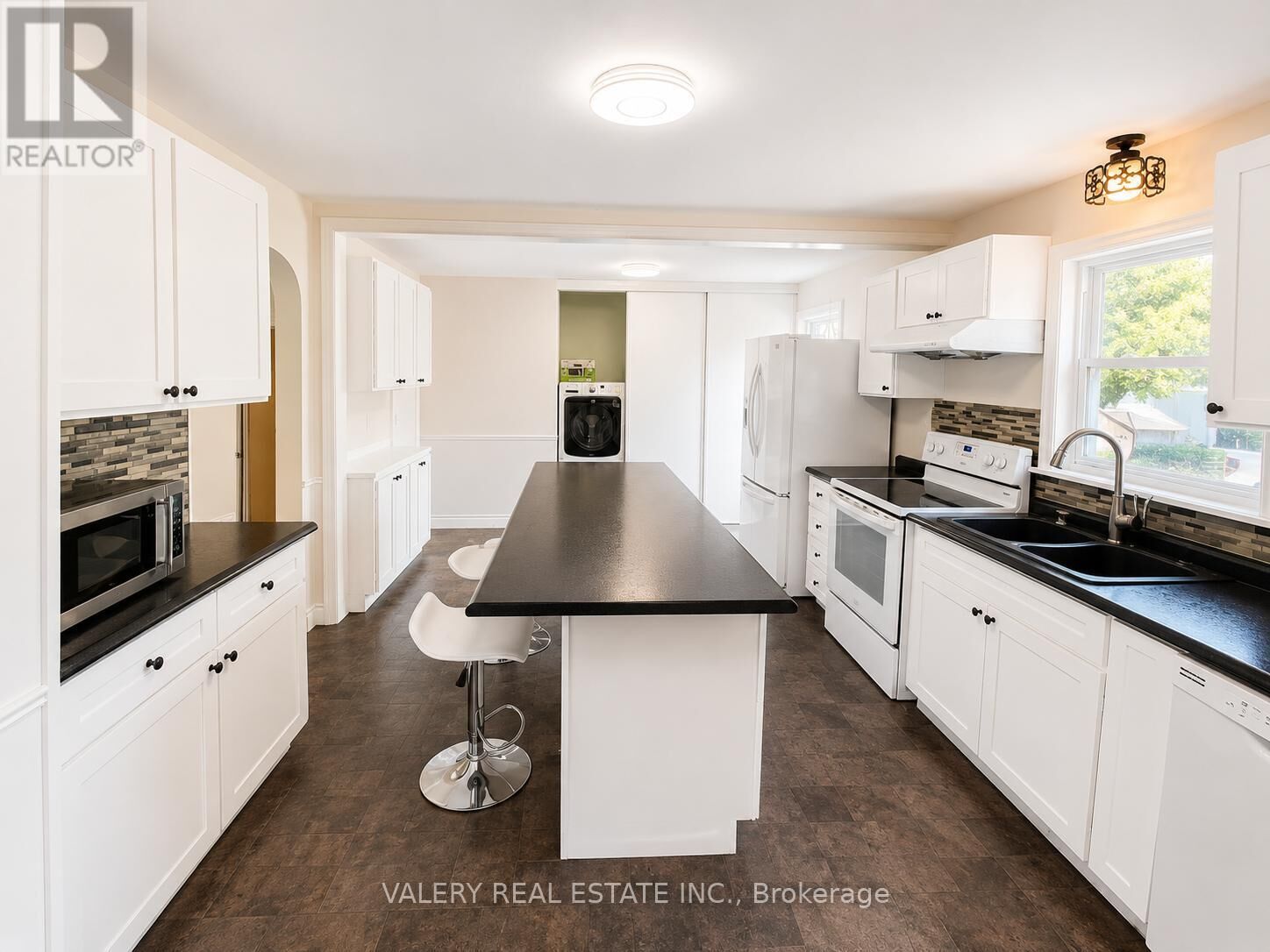Property Photo:  374 Edmonton Street Main  ON N5W 4Y5 