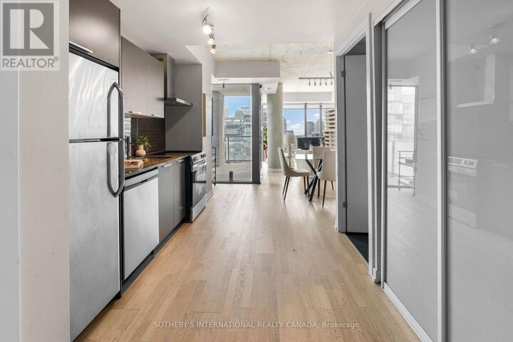 Property Photo:  95 Bathurst Street 1204  ON M5V 0H7 