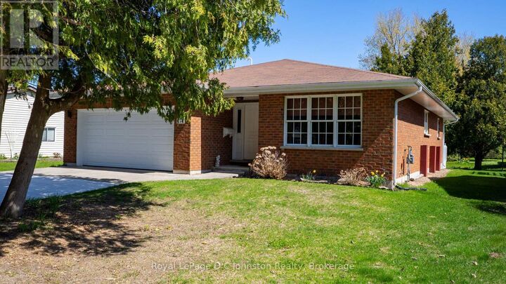 Property Photo:  278 Adelaide Street  ON N0H 2L0 