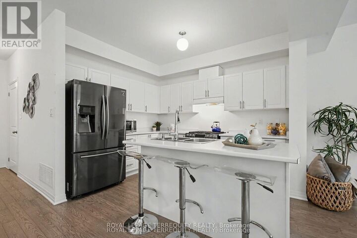 Property Photo:  39 Crows Nest Lane  ON L1C 4A9 