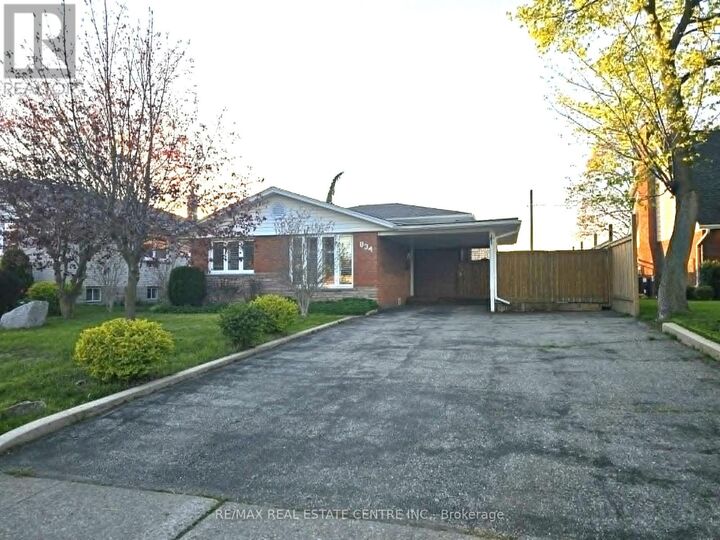 Property Photo:  834 Westminster Drive South Main  ON N3H 1V2 