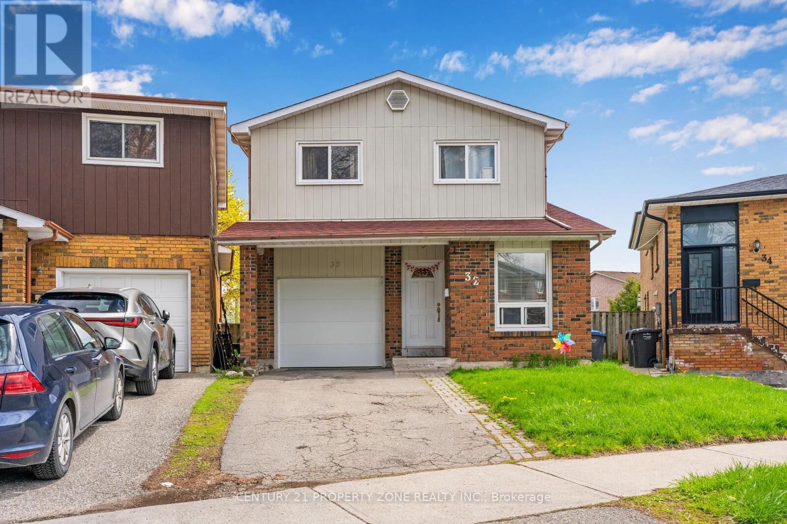 Property Photo:  32 Lady Stewart Boulevard  ON L6S 3Y3 