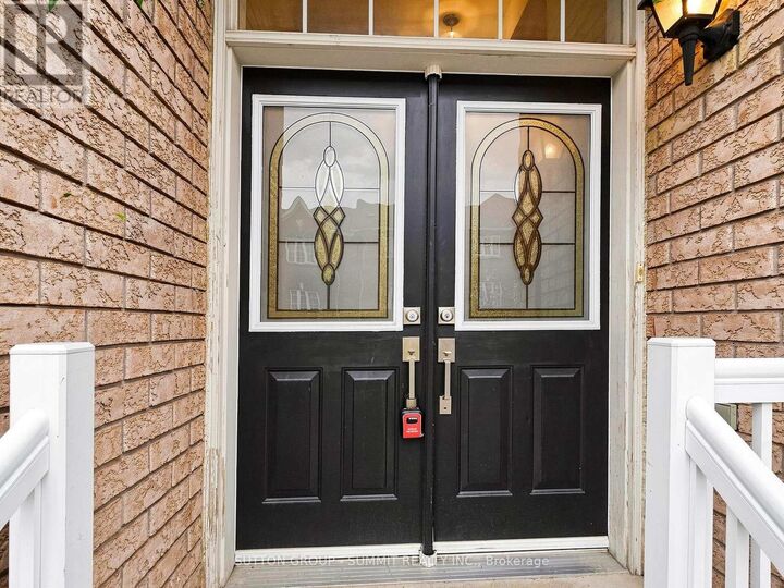 Property Photo:  735 Maxman Street  ON L5R 0B3 