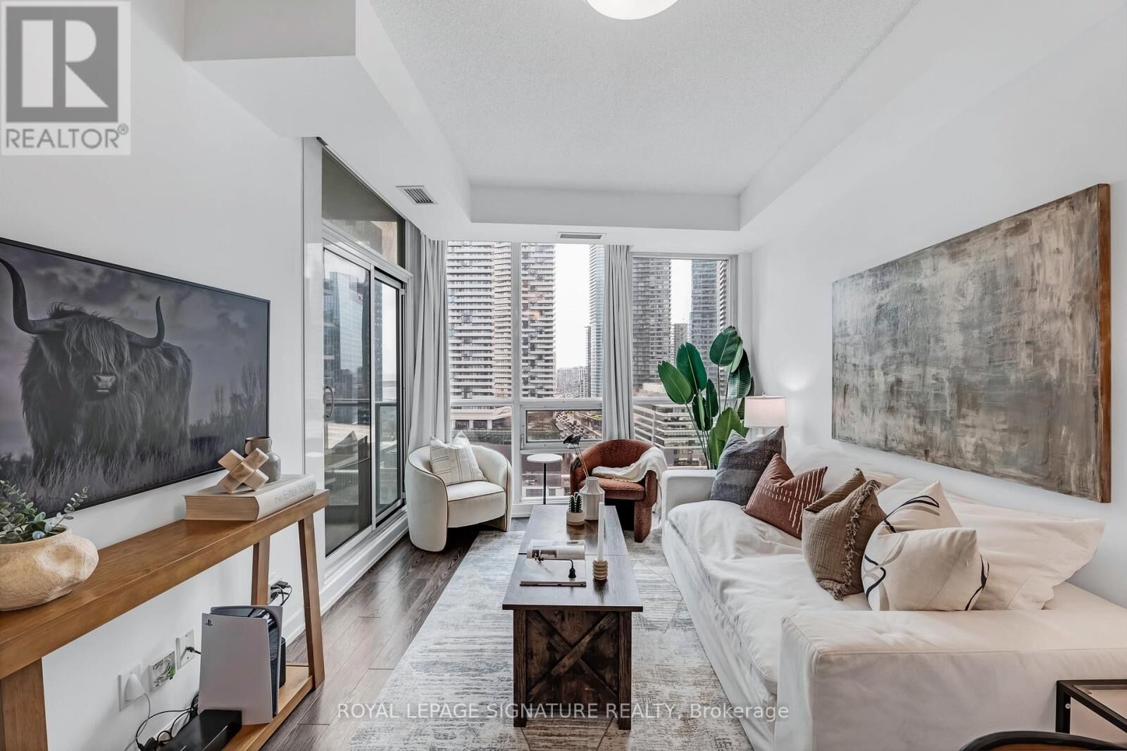 Property Photo:  18 Harbour Street 1801  ON M5J 2Z6 