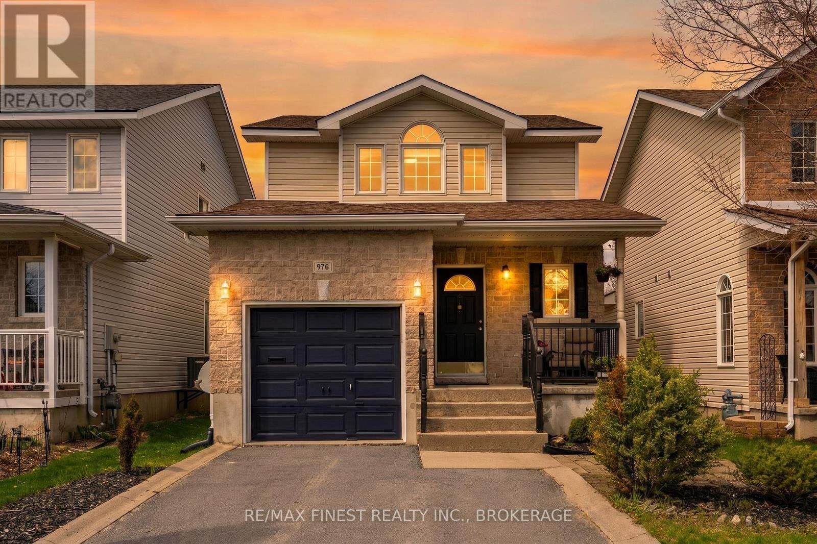Property Photo:  976 Bluffwood Avenue  ON K7K 7K5 
