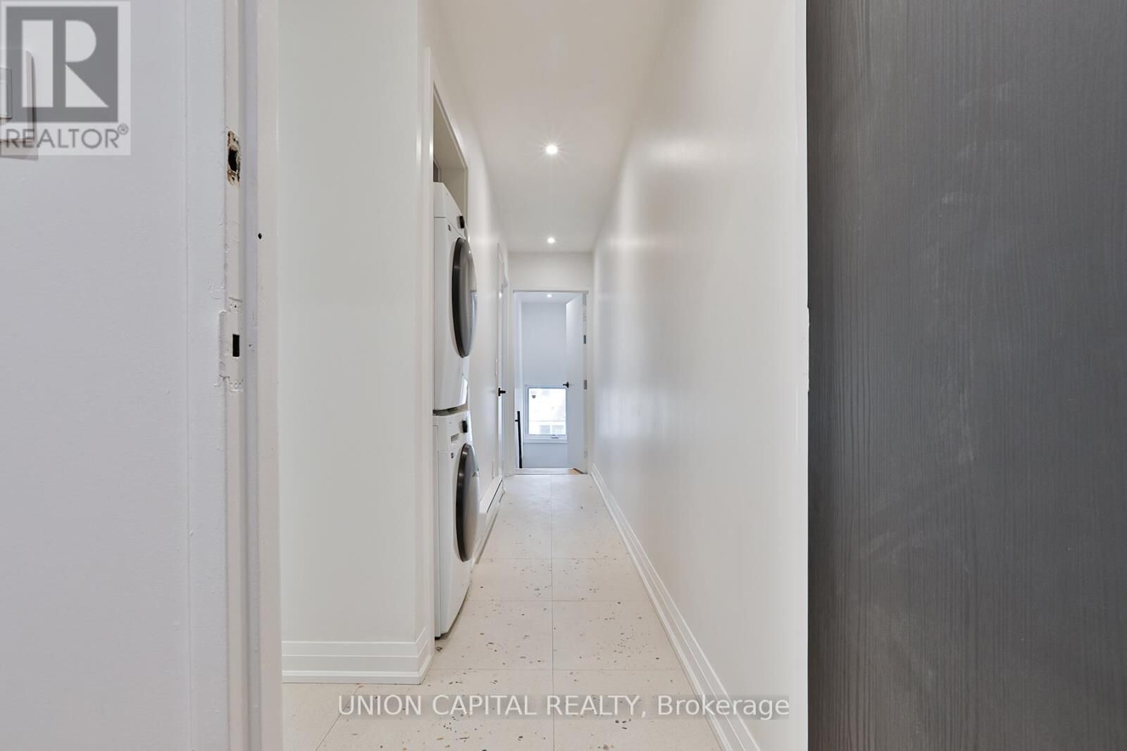 Property Photo:  612 Gerrard Street East 2  ON M4M 1Y3 