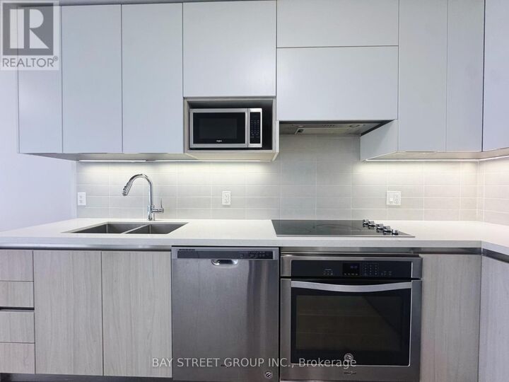 Property Photo:  15 Water Walk Drive 702  ON L3G 0G2 
