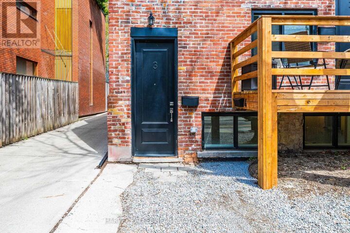 Property Photo:  692 Richmond Street West 3  ON M6J 1C5 