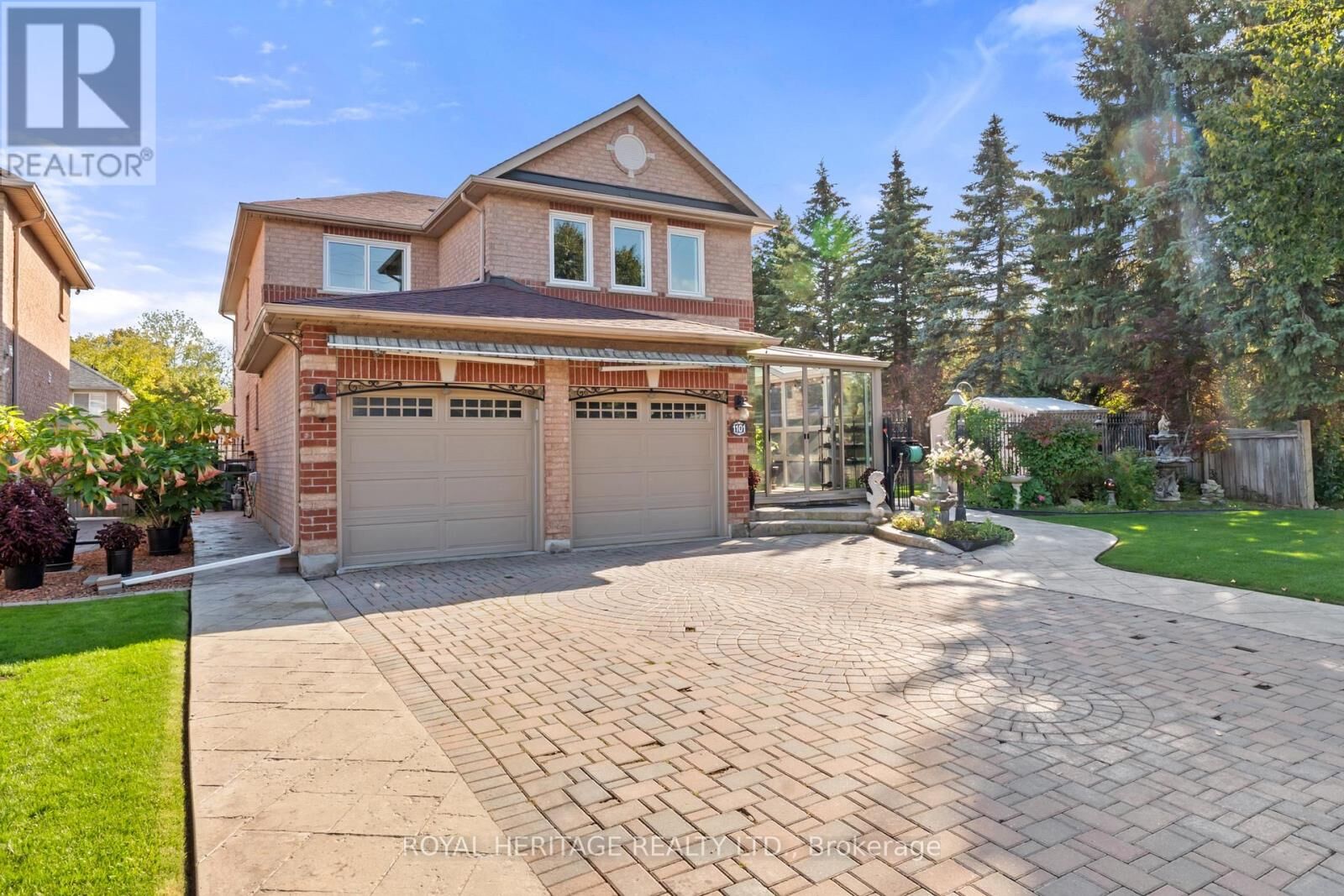 Property Photo:  1101 Gossamer Drive  ON L1X 2T7 