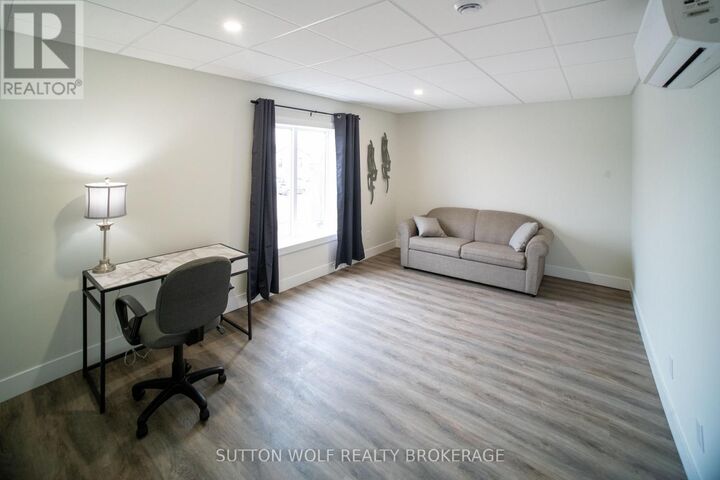 Property Photo:  19 Centre Street West 301  ON N7G 1T5 