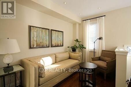 Property Photo:  2 Fairleigh Crescent B  ON M6C 3R8 