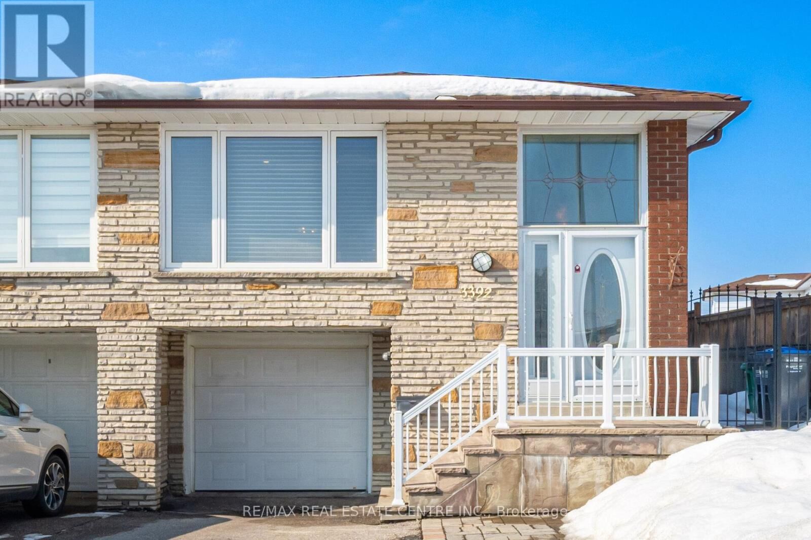 Property Photo:  3392 Homark Drive  ON L4Y 2K7 