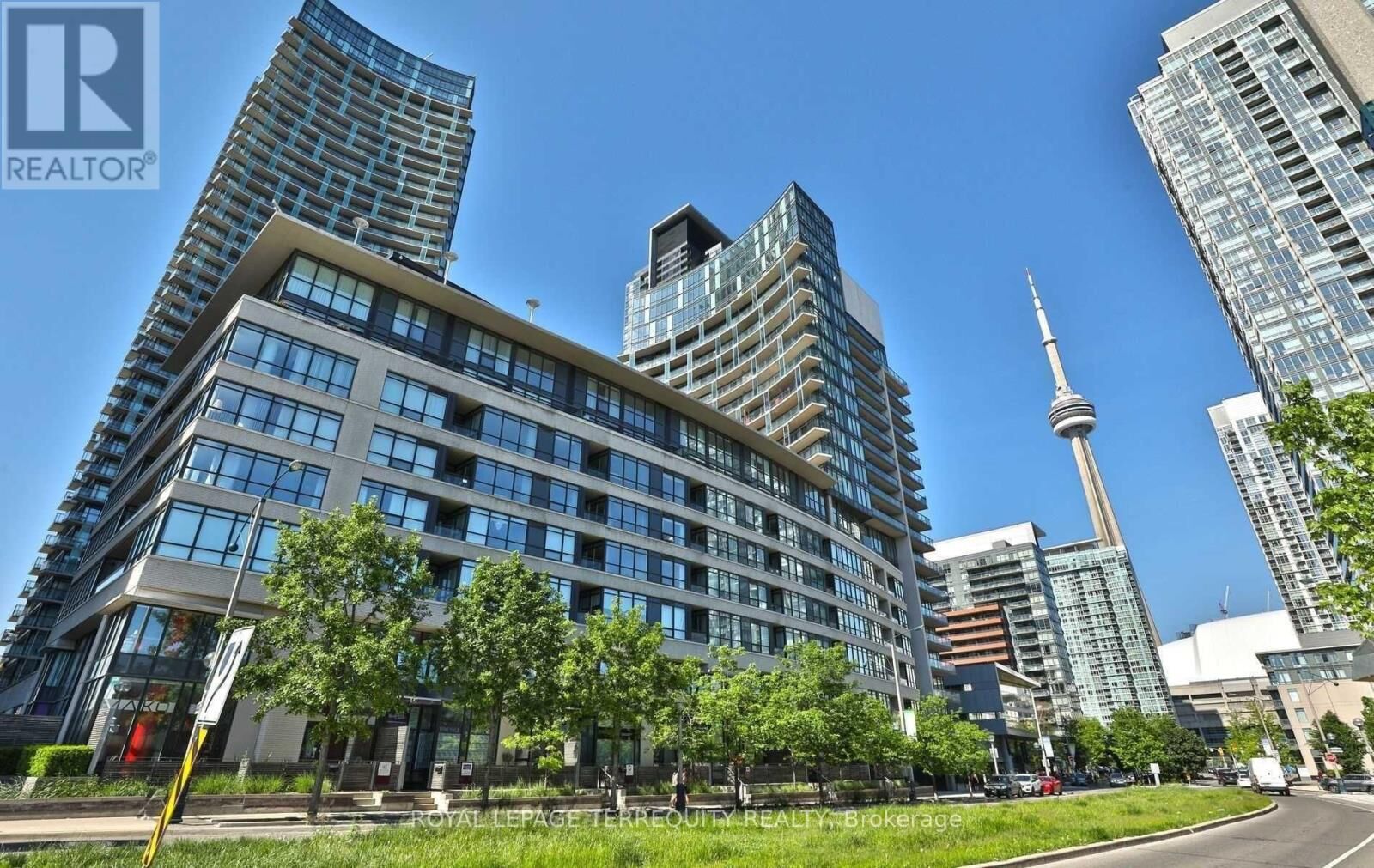 Property Photo:  8 Telegram Mews Drive 1009  ON M5V 3Z5 