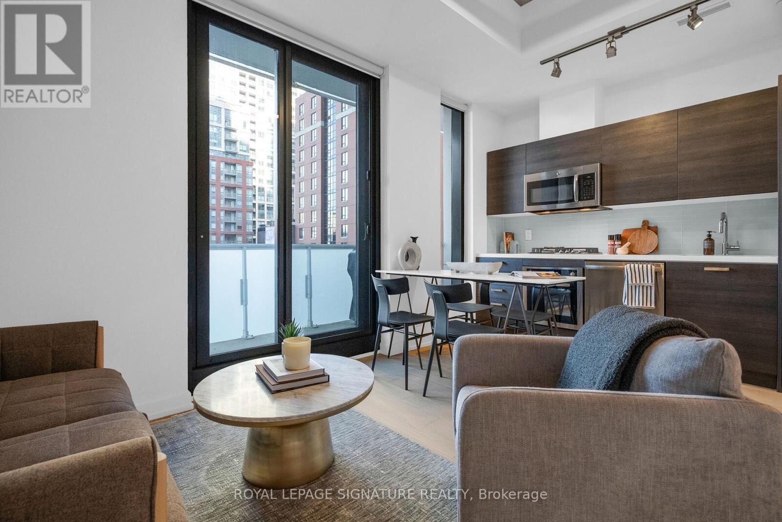 Property Photo:  11 Charlotte Street 606  ON M5V 0M6 